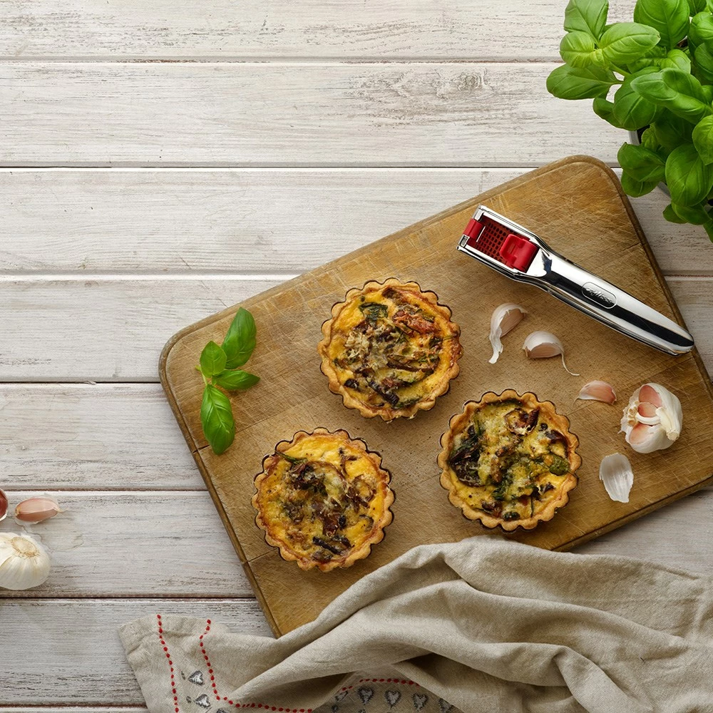 Zyliss Easy Release Garlic Press - Image 2